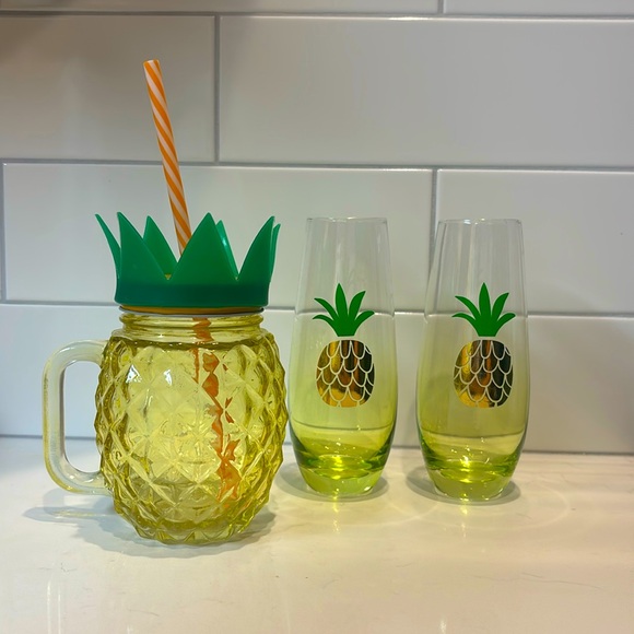 Other - Pineapple themed glassware